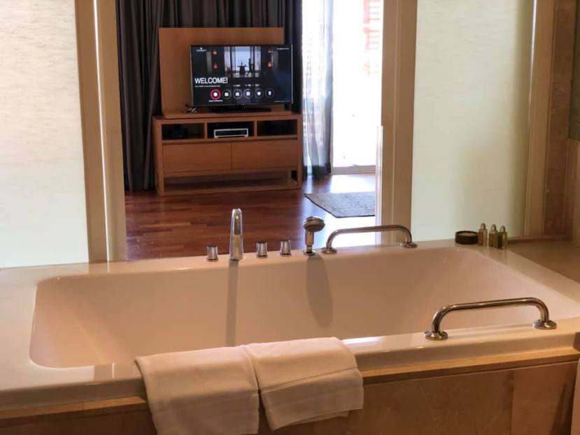 54437488_2392916214065365_737930219595235328_n